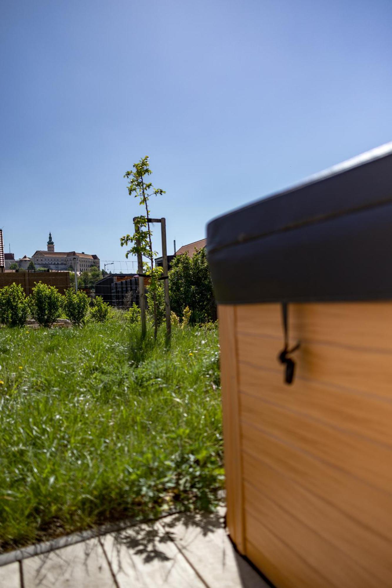 Vilabyt Se Zahradkou A Vyhledem Na Zamek Mikulov Exterior photo